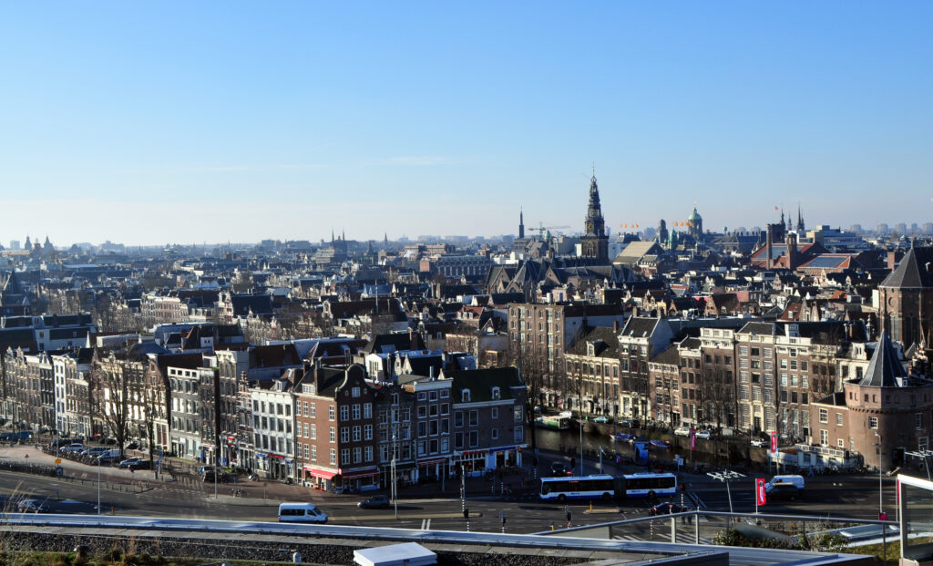 Uitzicht over de daken van Amsterdam