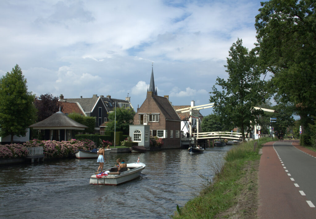 De brug bij Breukelen over de rivier de Vecht