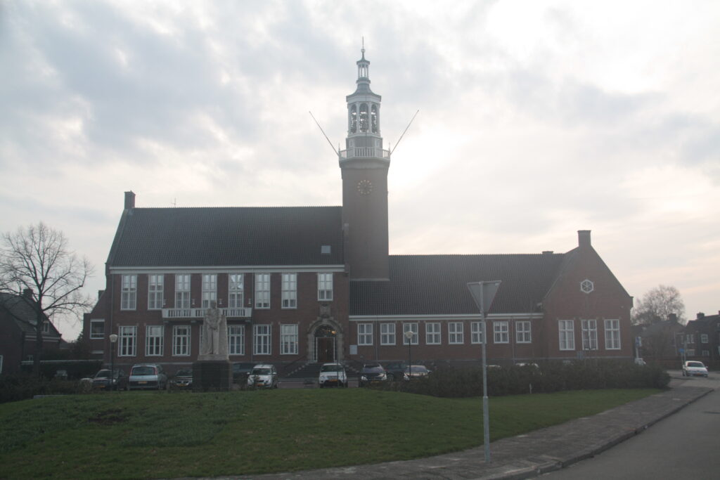 Gemeentehuis Hoogeveen met toren